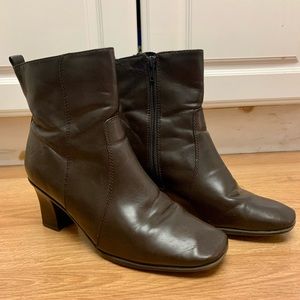 Like New ⭐️ Chocolate Brown Heeled Booties